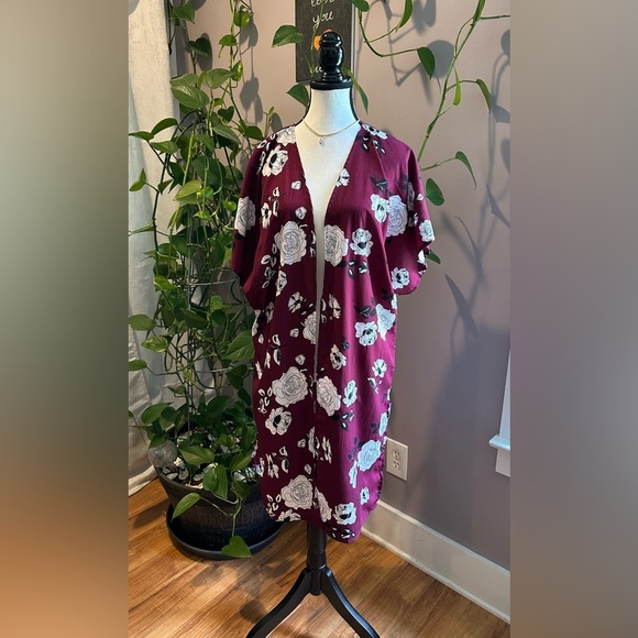 Japna Small Floral/Burgundy kimono - Picture 1 of 7